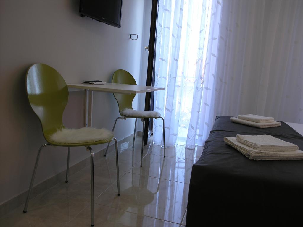 Apartments Dobrila Podgora Ngoại thất bức ảnh