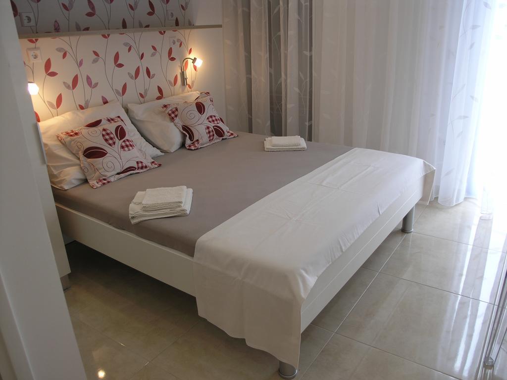 Apartments Dobrila Podgora Ngoại thất bức ảnh